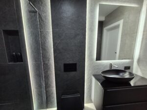 Modernes Gäste - WC mit stilvollem LED Beleuchtung – MK Innenausbau