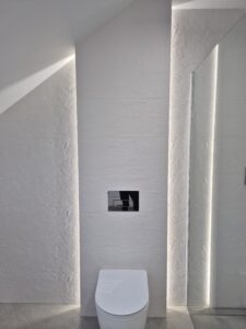 Modernes Badezimmer mit LED-Beleuchtung Fliesen Nische – MK Innenausbau