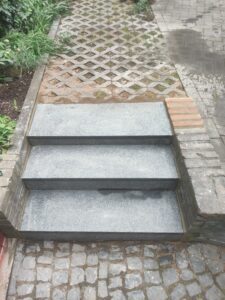 Treppe Naturstein in Düsseldorf – MK Innenausbau