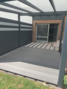 WPC-Terrassendielen in Anthrazit in Norf – moderne Terrassengestaltung von MK Innenausbau