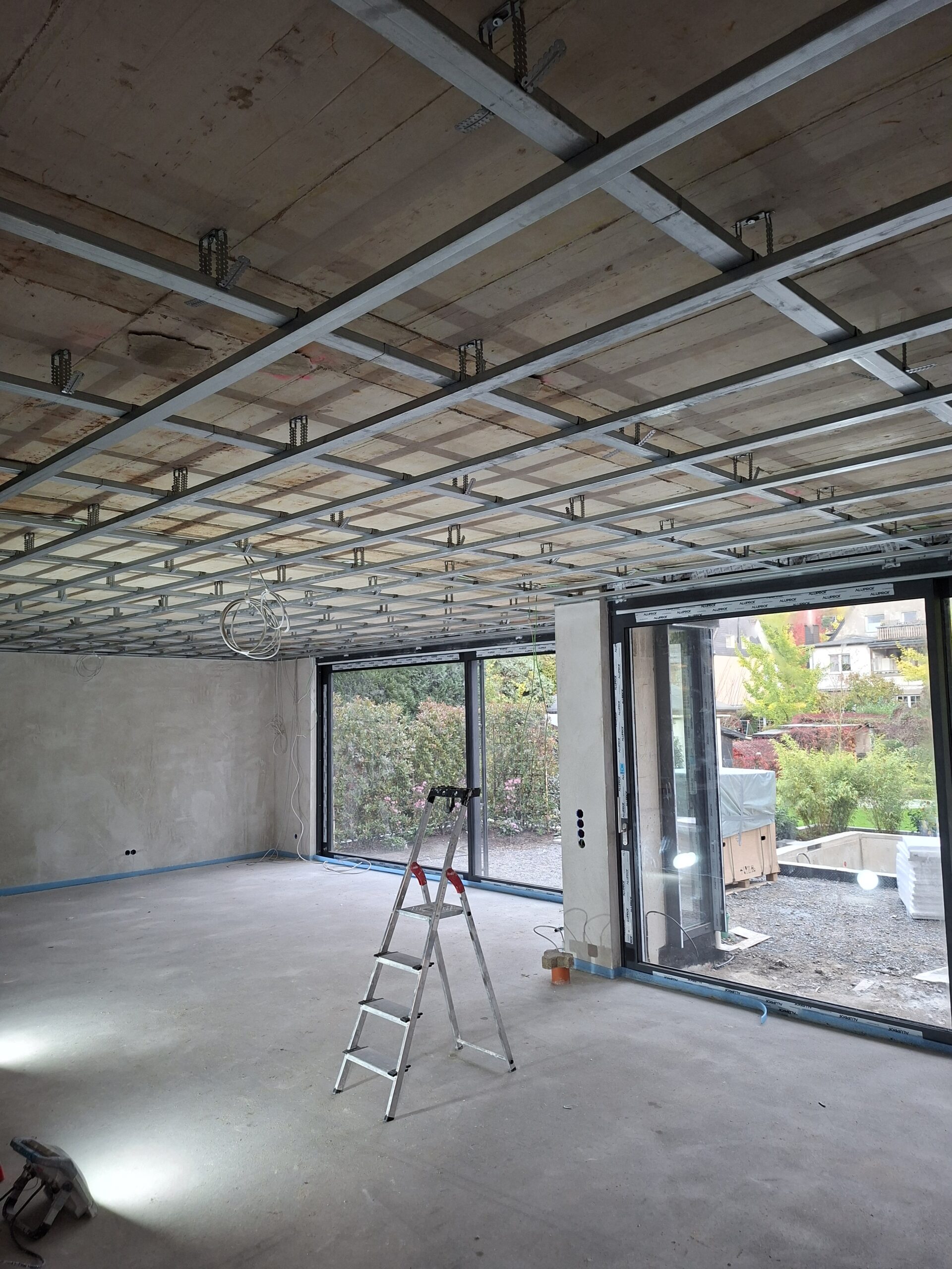 Modernes Badezimmer mit LED-Beleuchtung Fliesen Nische – MK Innenausbau