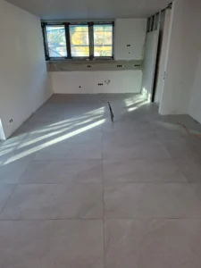 Küche mit großformatigen Bodenfliesen 120×60 in Neuss