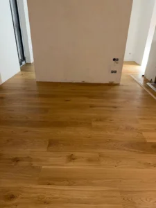 Verklebter Parkettboden im Innenausbau