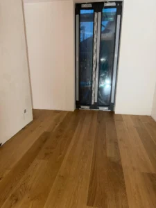 Verklebter Parkettboden bei Renovierungsarbeiten