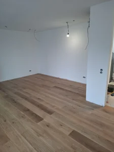 Parkett verklebt im Innenausbau in Neuss