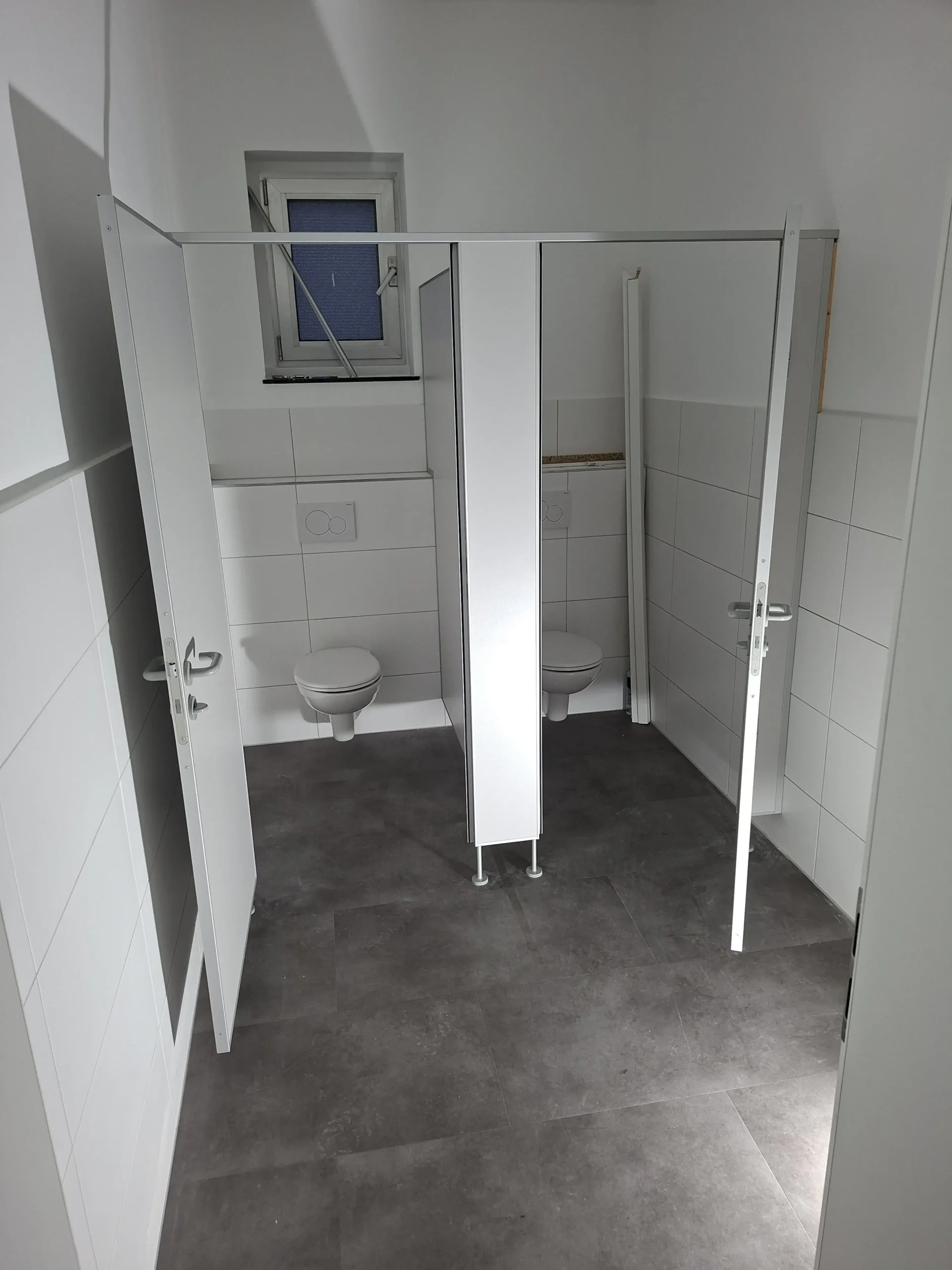 Sanitär Trennwand im Innenausbau – MK Innenausbau