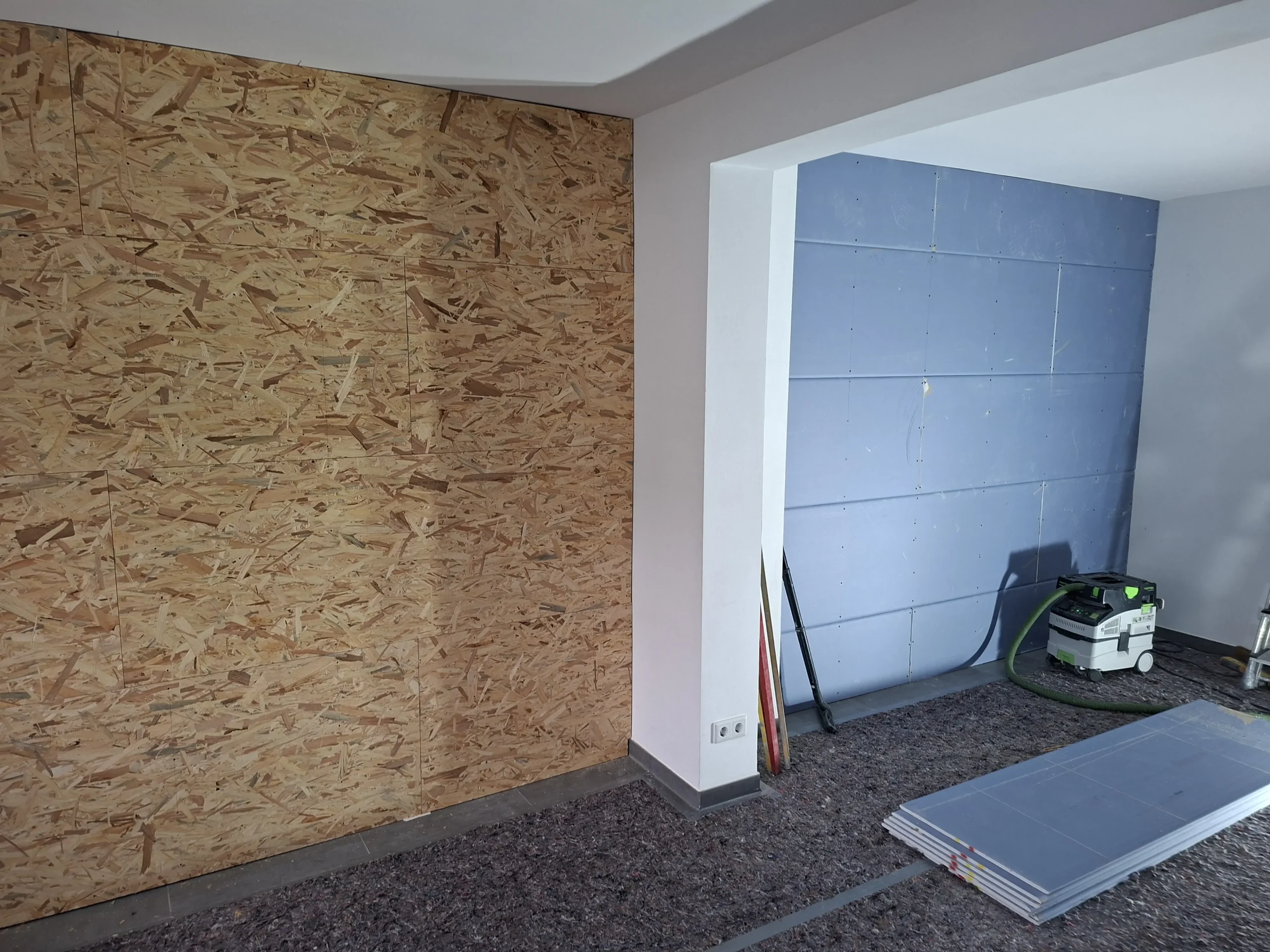 Schallschutzwand im Trockenbau mit OSB und Ständerwerk