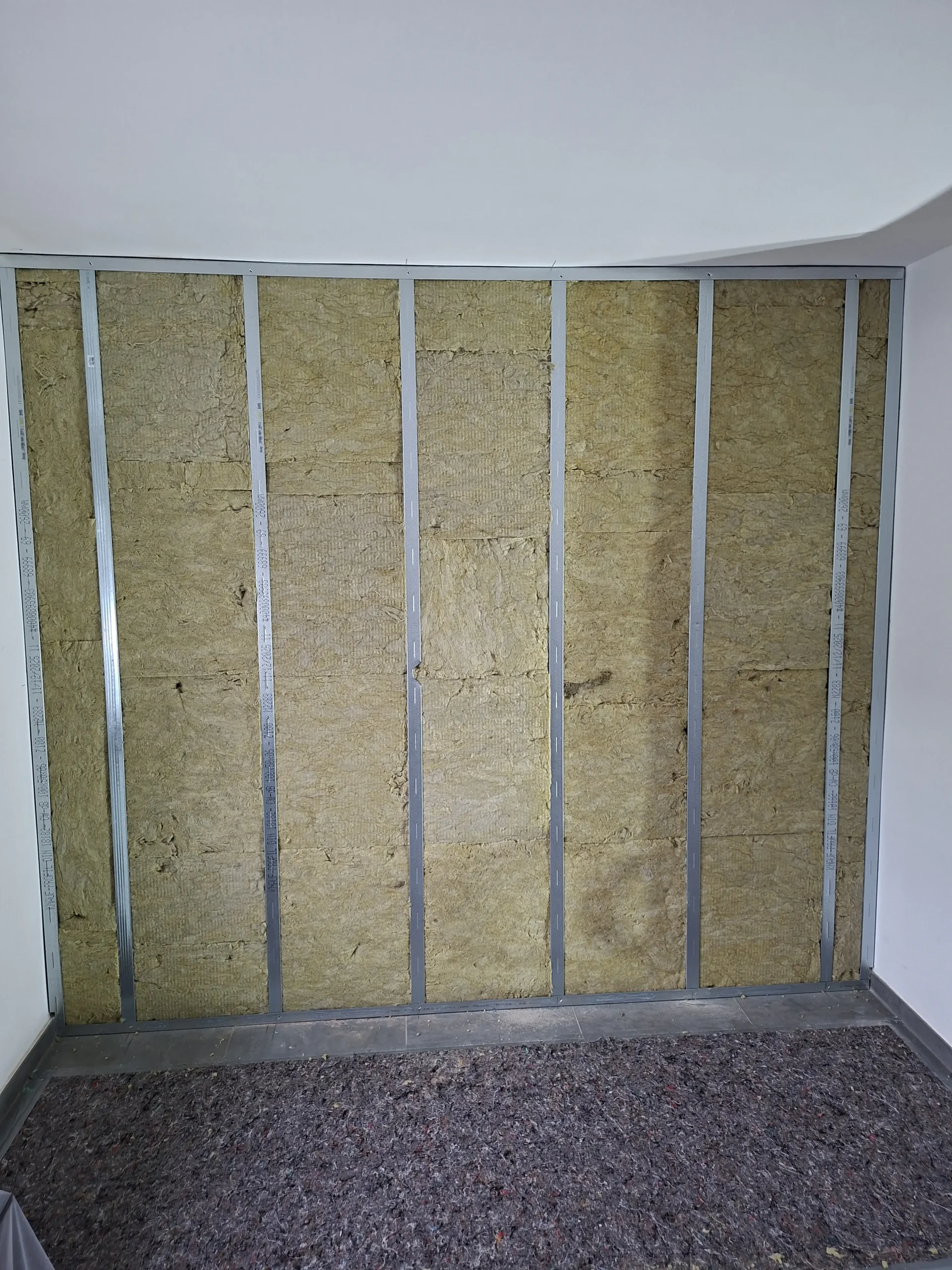 Mehrlagige Schallschutzwand aus Gipskarton