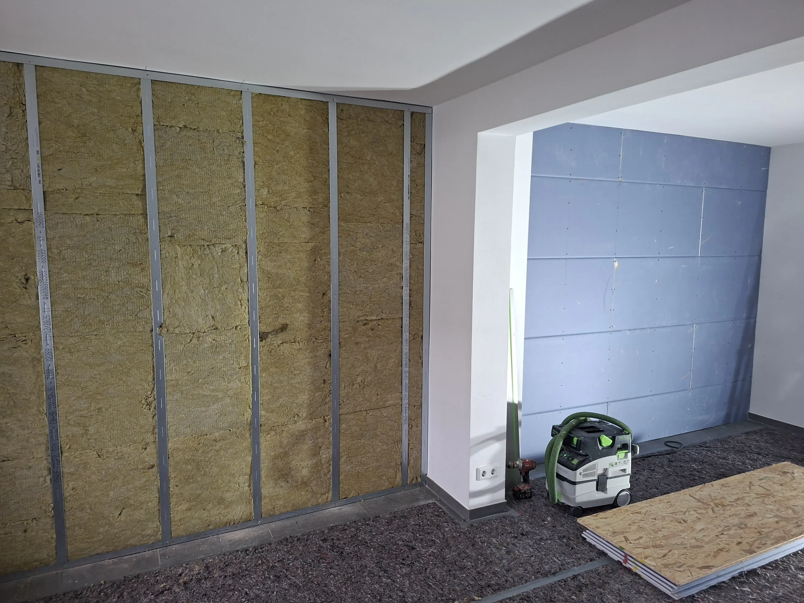 Schallschutzwand aus Trockenbau mit Dämmung