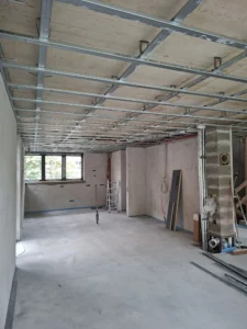 Trockenbau Decke mit Q3–Q4 Spachtelung