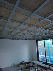 Gleichmäßige Trockenbau Decke mit feiner Oberfläche