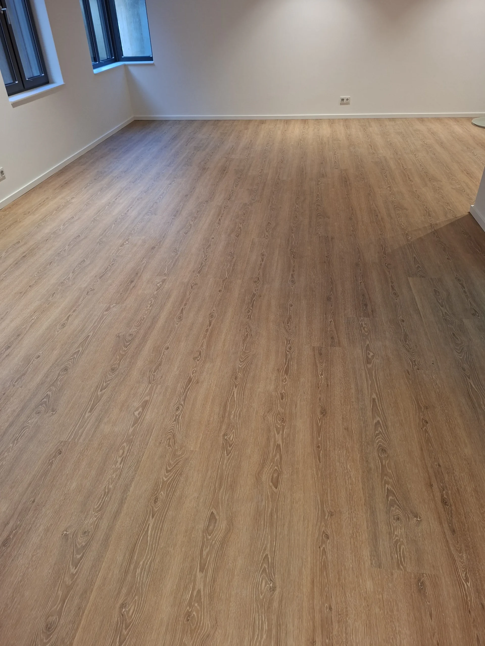 Vinylboden im Wohnzimmer – moderne Holzoptik